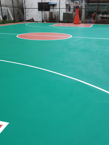 旬阳 球场长期使用易出现地面开裂